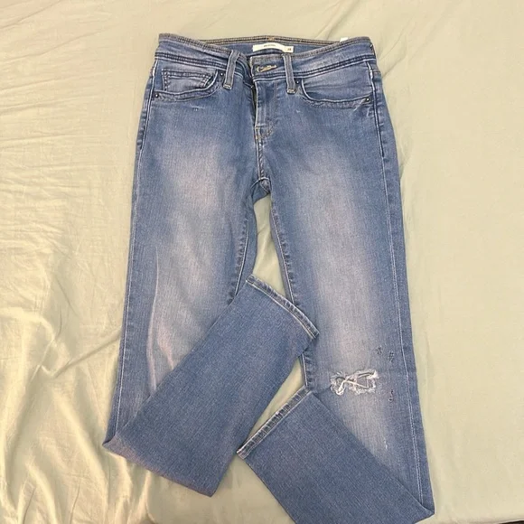 Levi’s ripped skinny jeans in perfect condition - Picture 2 of 3